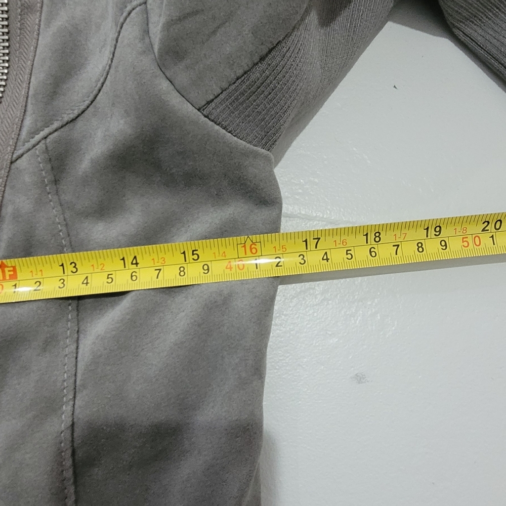 H&M Gray Faux Suede Cropped Biker Style Jacket Off Side Zipper Pockets Size 4 - Picture 12 of 14